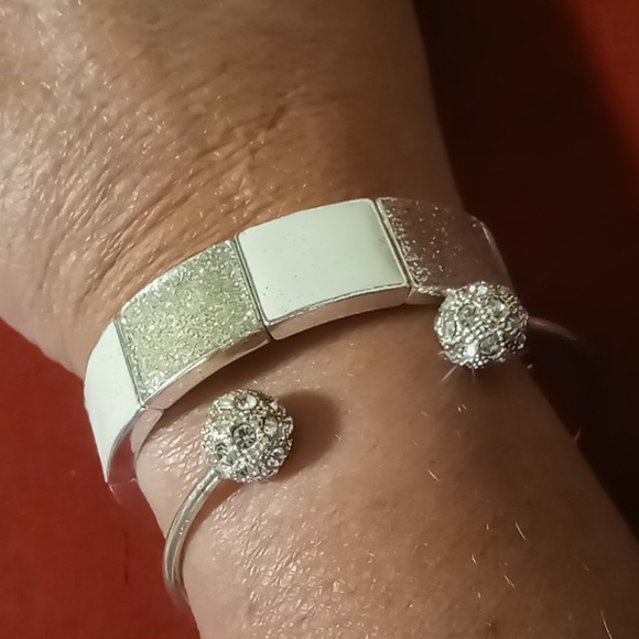 Expandable enamel bracelet & crystals cuff bracelet silver and white enamel - Picture 3 of 6